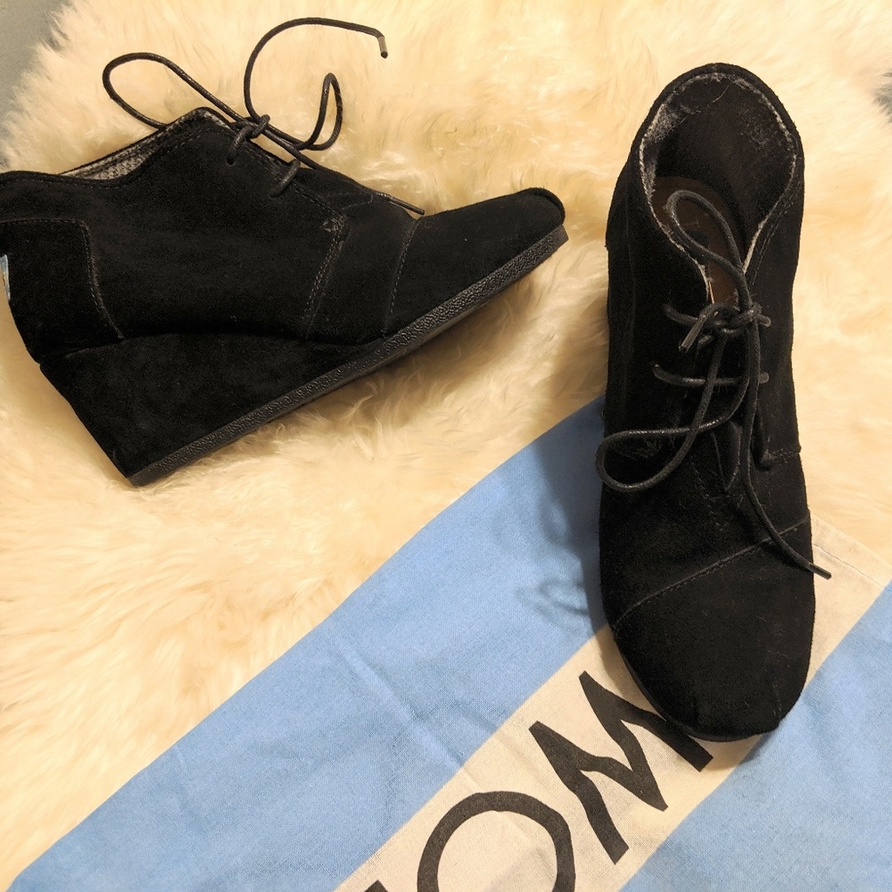 EUC Tom's Black Suede Desert Wedge Booties